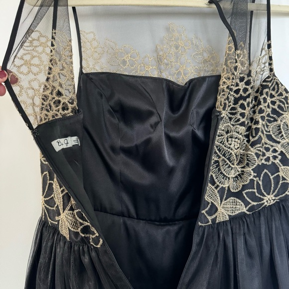 Black & Gold Floral Tulle Cocktail Dress - Picture 7 of 8